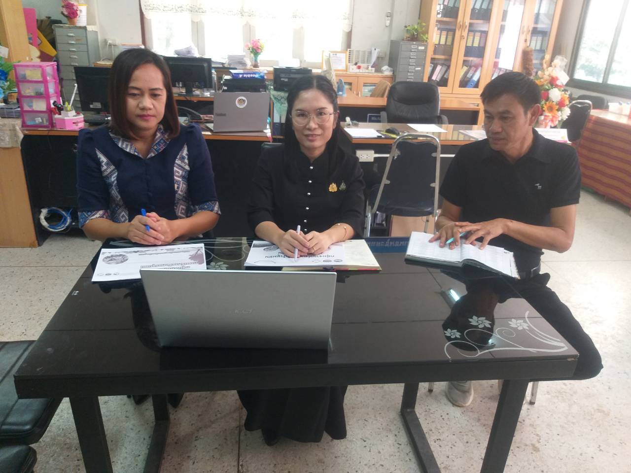 📸✡️พช.ซำสูง:ร่วมรับฟังการขับเคลื่อนกิจกรรมตามแผน ปฎิบัติราชการของสำนักเสริมสร้างความเข้มแข็งชุมชน (คลินิก สสช.) 