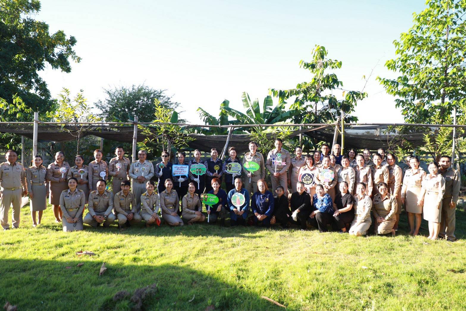 📸✡️พช.ซำสูง: ร่วมกิจกรรม เปิดจวน ผู้ว่าฯ ขอนแก่น จัดกิจกรรม Kick off "ผู้นำทำก่อน" ชูการปลูกผักสวนครัว สร้าง "Good & Food Security" น้อมนำแนวพระราชดำริฯ สู่การปฏิบัติ