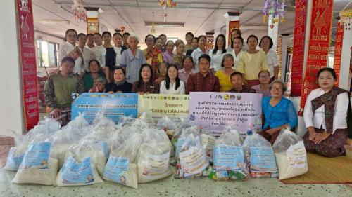 พช.ซำสูง : จัดกิจกรรมทำบุญตักบาตรข้าวสารอาหารแห้ง "โครงการ โฮมบุญ แก้จน คนซำสูง"
