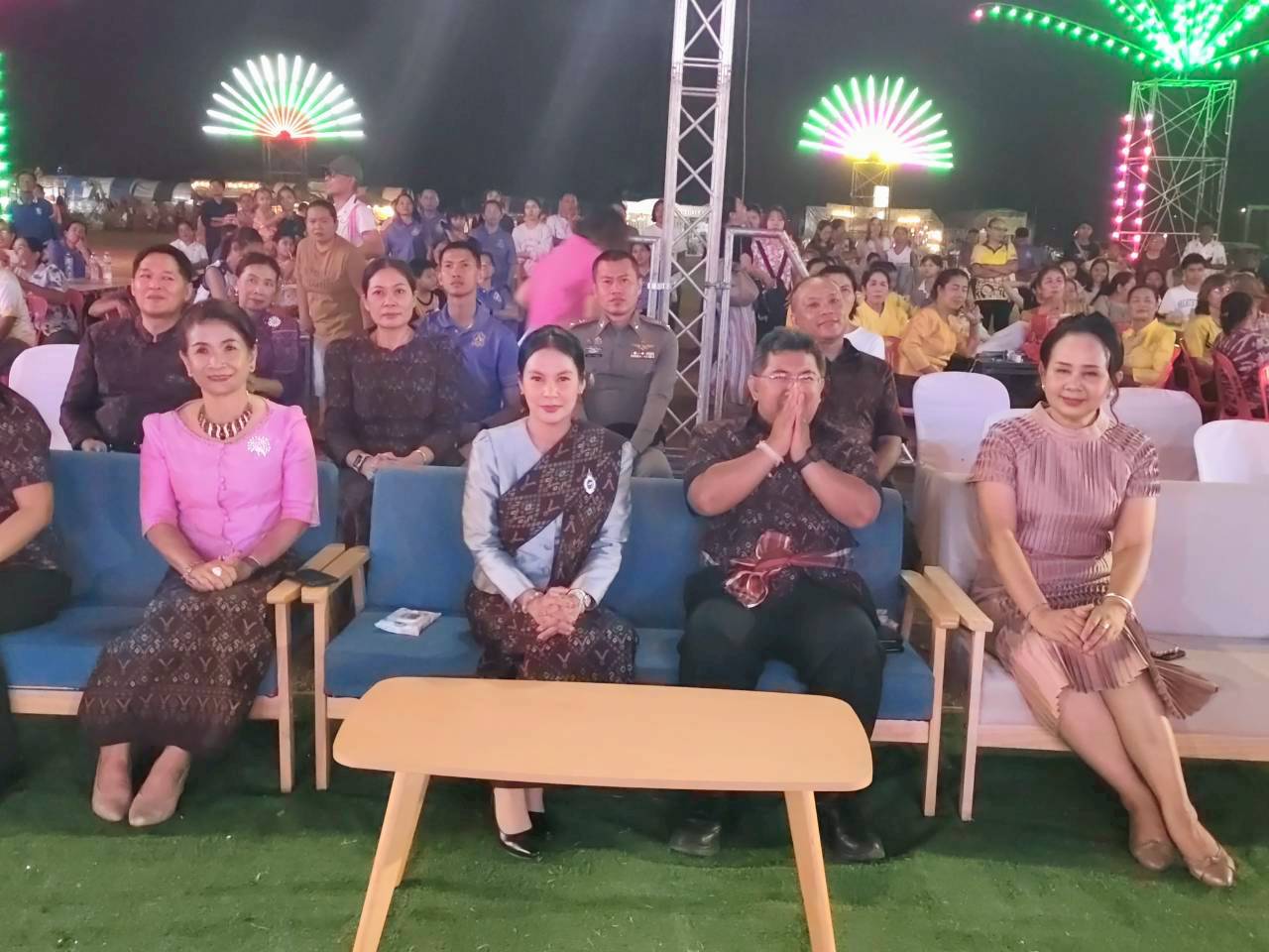 📸✡️พช.ซำสูง : จัดกิจกรรมเดินแบบผ้าไทยการกุศล ผ้าไทยใส่ให้สนุก "สืบศิลป์ผ้าถิ่นไทย ร้อยรวมใจไทซำสูง" ในงานแผ่นดินพระเจ้าใหญ่ รวมใจของดีอำเภอซำสูง ประจำปี 2569